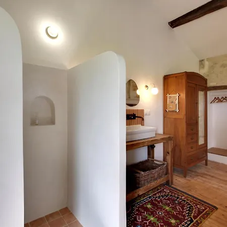 Small With Authentic Charm Baurech