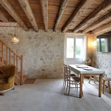 Prázdninový dům Small With Authentic Charm *